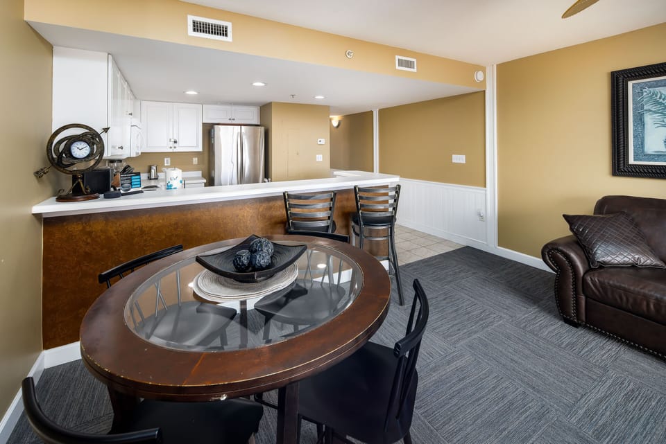 Dining area - Cooking with a view, anyone?
