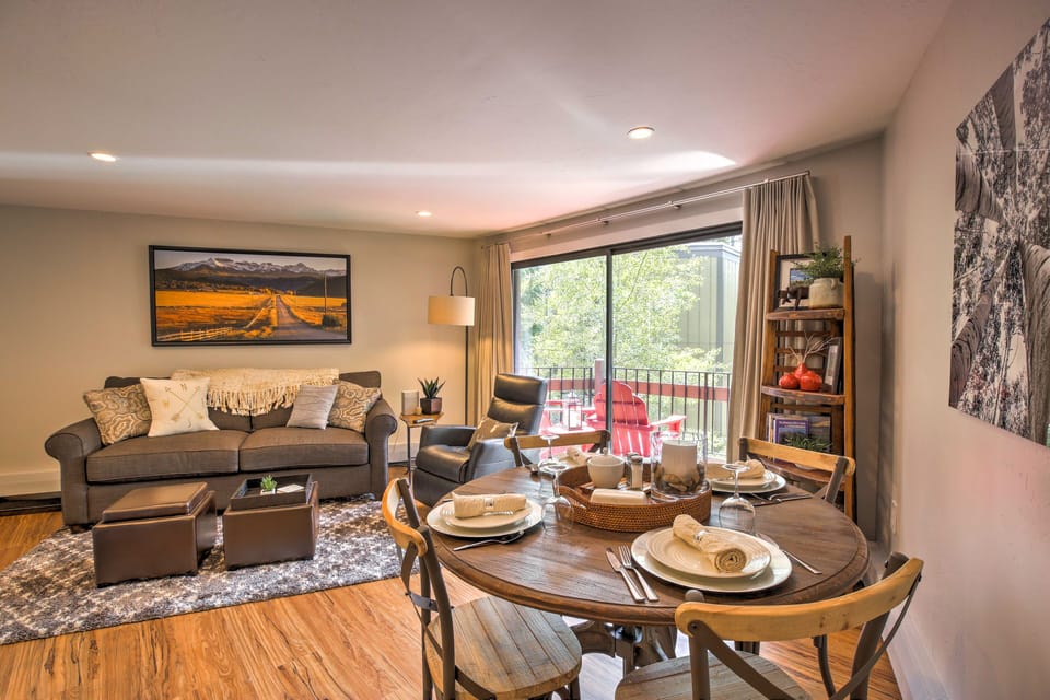 Dining Space | Dishware & Flatware Provided