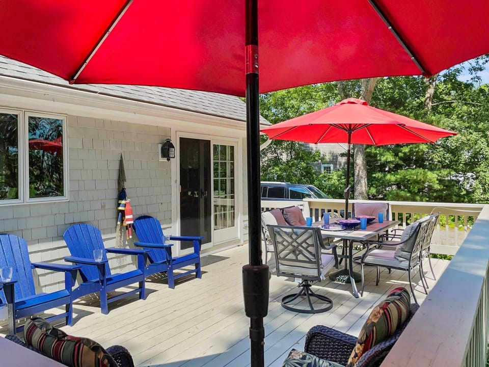 Plenty of shade with 2 umbrellas on the deck