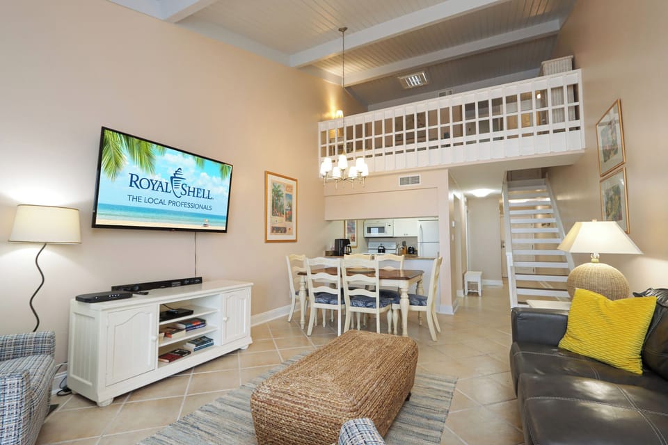 Living area with wall-mounted smartTV