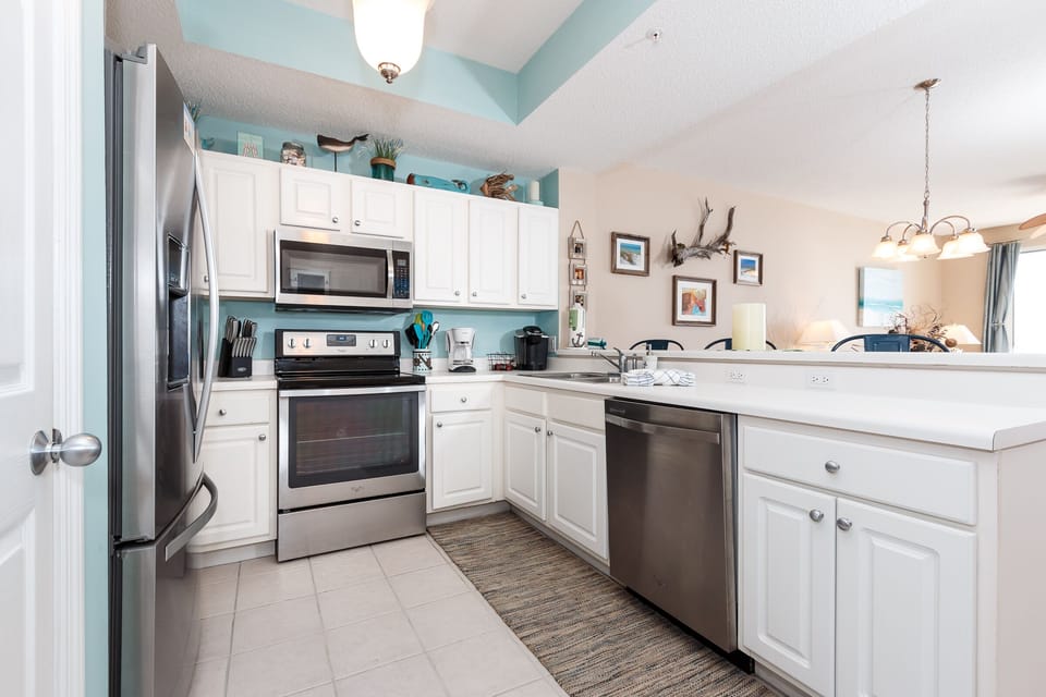 Fully stocked Kitchen available for your cooking needs - All Major appliances included