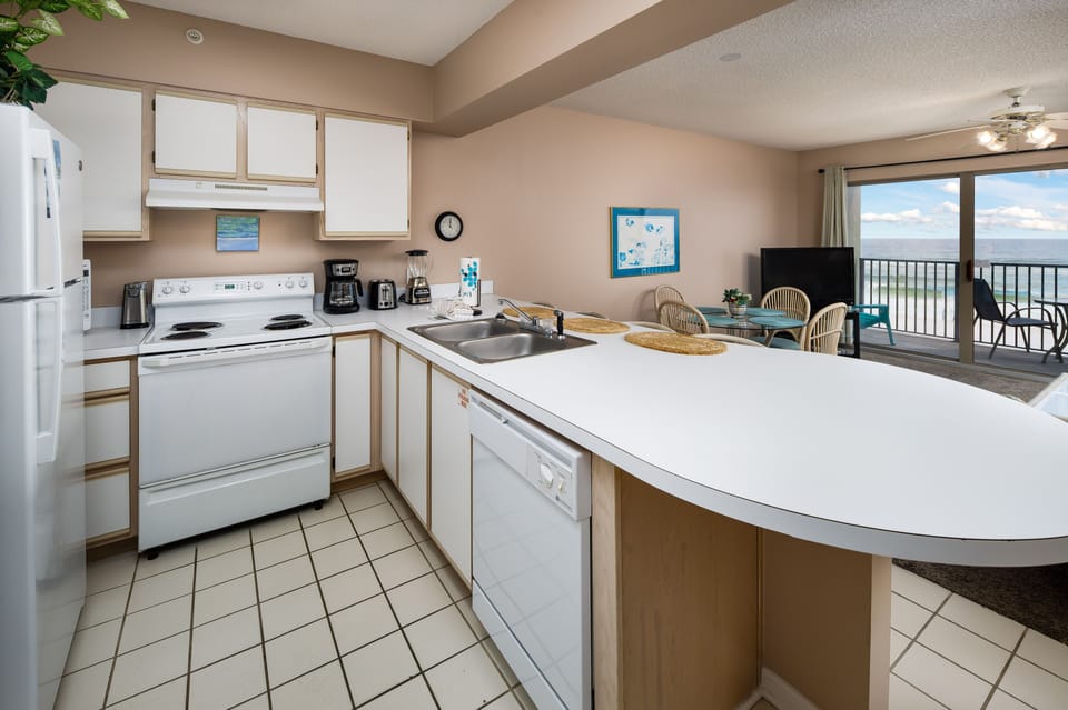 Kitchen - Enjoy the view while you cook up your next meal!