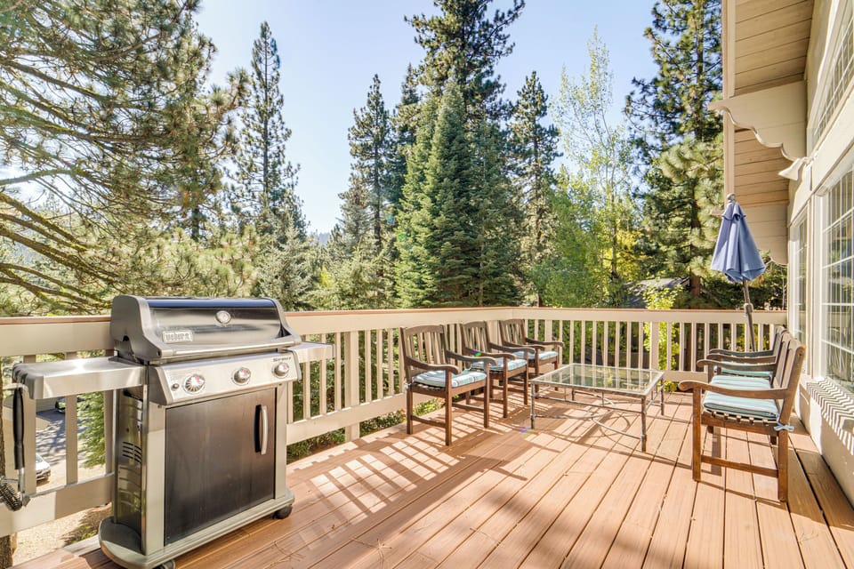 Furnished Deck | Gas Grill | Mountain Views