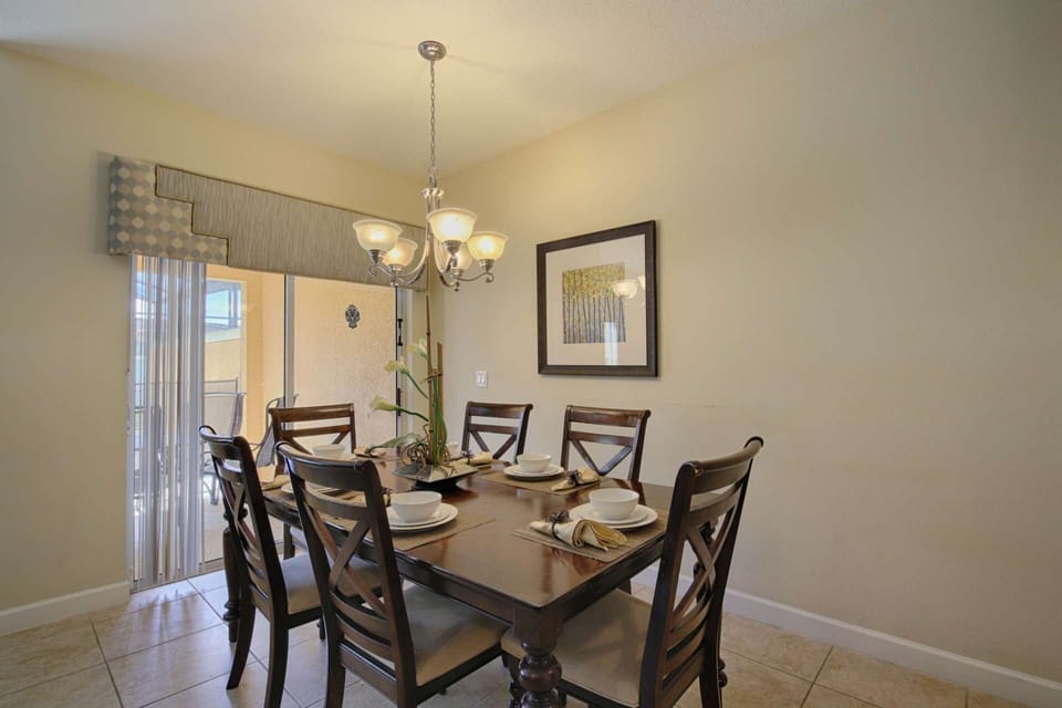 Dining Area Seating for Six (6)