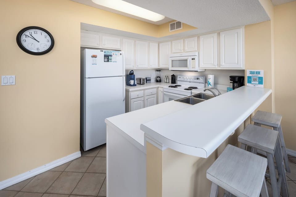 Breakfast Bar - Additional seating at the breakfast bar.