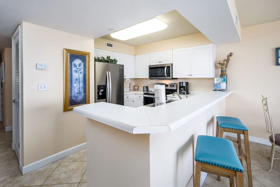 Breakfast Bar - Open bar from Kitchen, keeps interaction open for everyone!