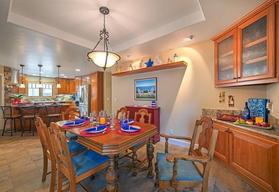 Dining Room Perfect for Entertaining