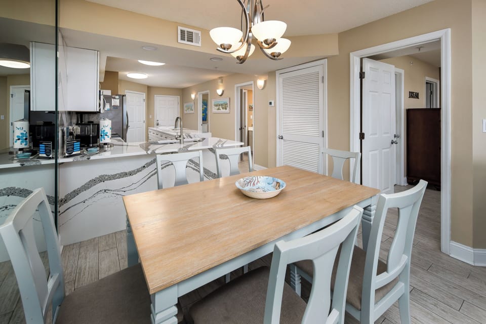 Dining Area - Enjoy a meal with a view!