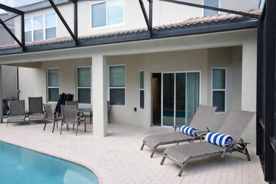 Plenty of lounge and dining seating. Pool towels are provided!