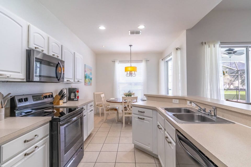 Bright fully equipped kitchen