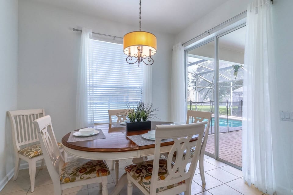 Breakfast nook with access to the rear lanai and pool