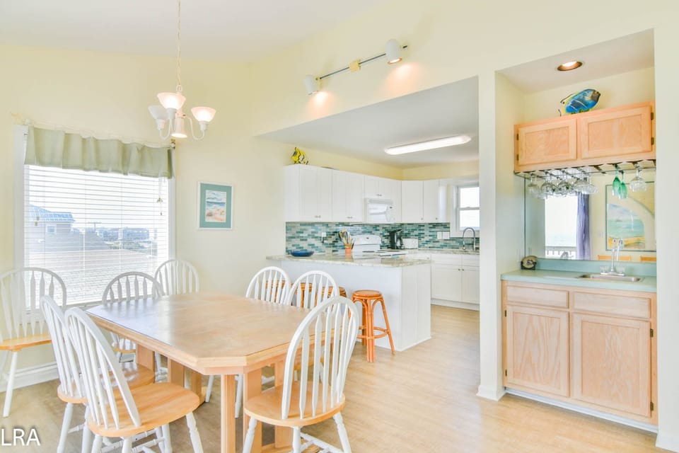 Dining Room - 015