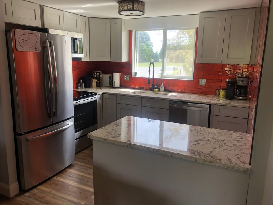 Full kitchen. - Full kitchen.
