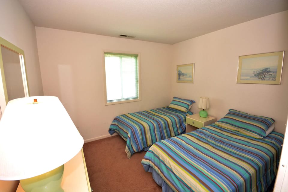 Bedroom/Two Twins
