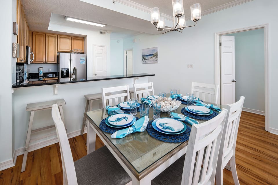 Dining Area - Seating for six.