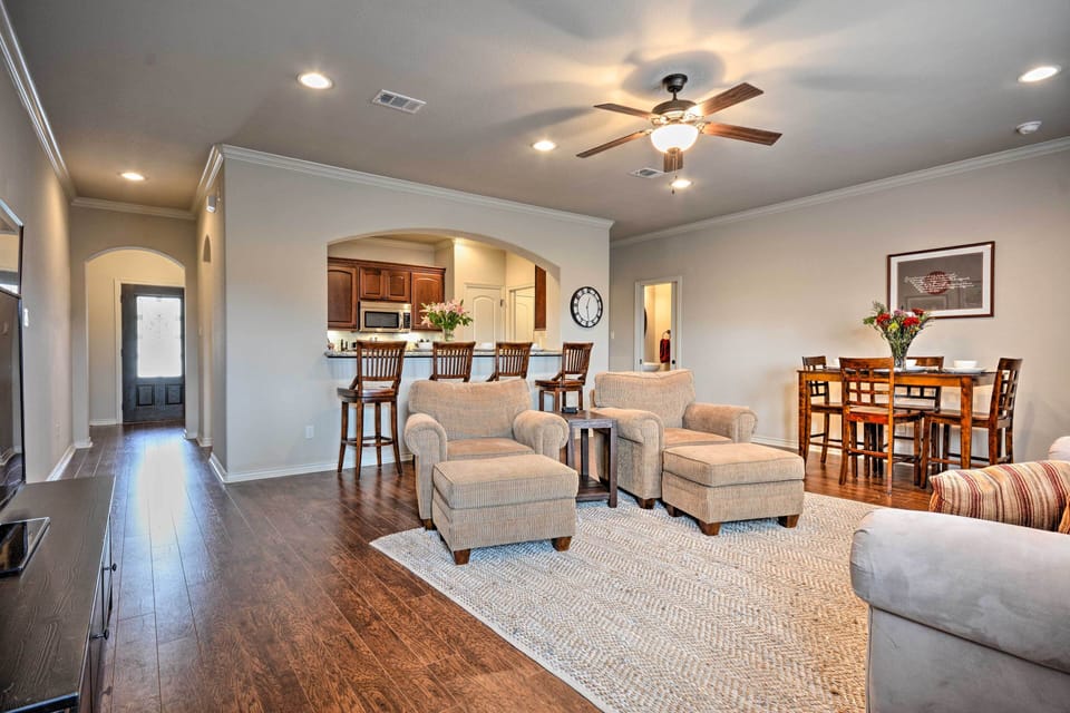 Living Room/Breakfast Bar