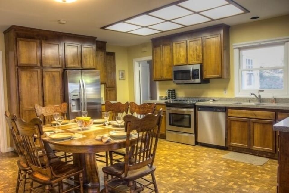 Dining Area | Dishware & Flatware