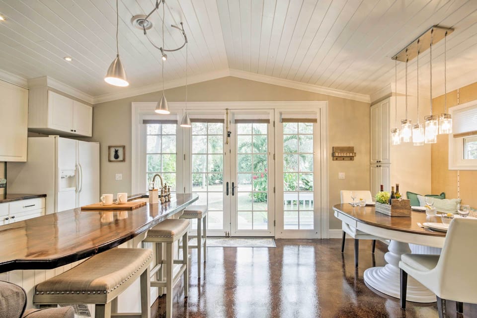 Kitchen & Dining Area