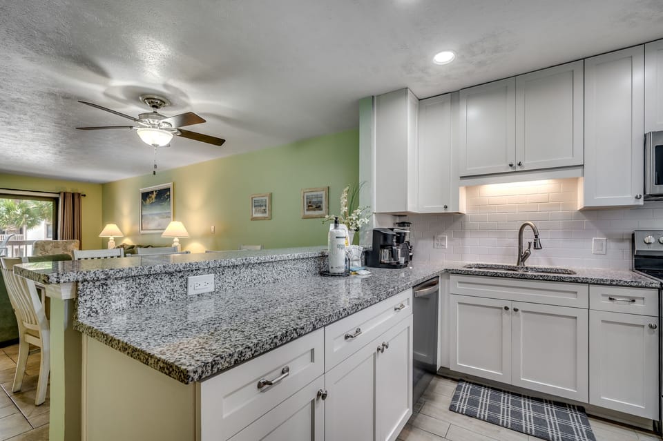 Kitchen with tons of counter space