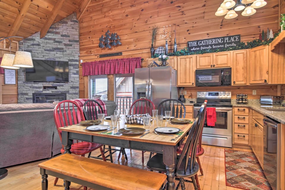 Dining Area | Dishware Provided
