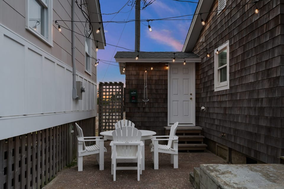 Courtyard between the Cottages, Laundry Room