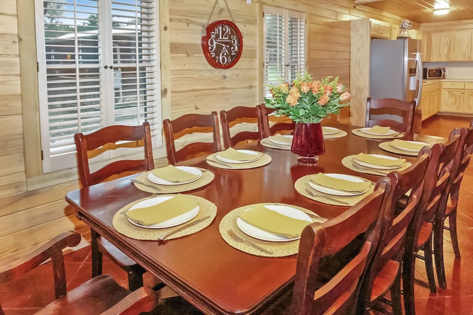 Full dining area with seating for eight