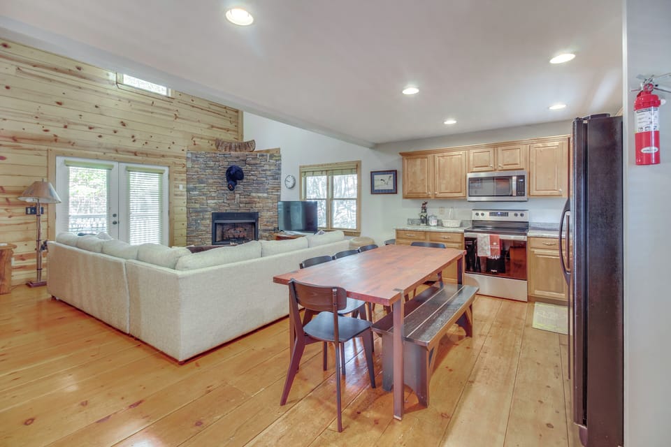 Dining Area | Kitchen