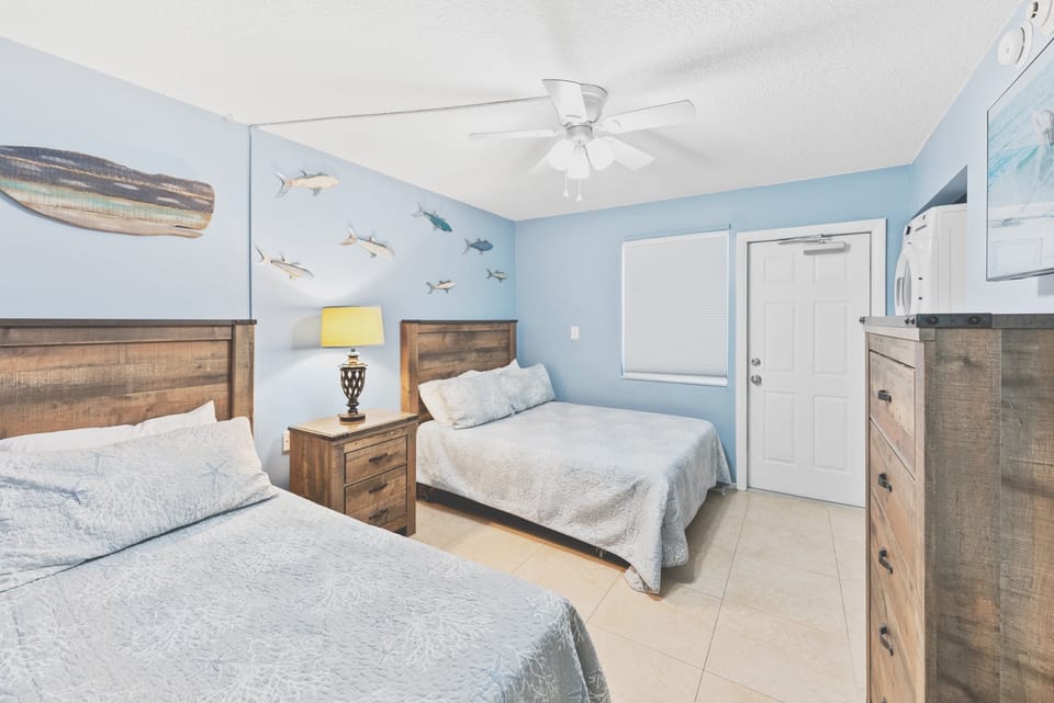 Guest bedroom with a Double/full bed & a twin bed