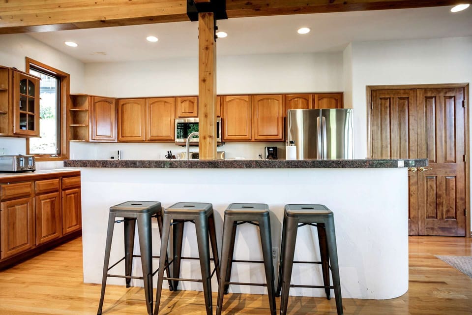 Plan your daily adventures at this breakfast bar for 4.