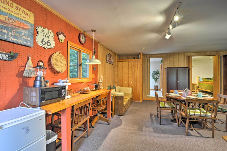 The guest house boasts a kitchenette.