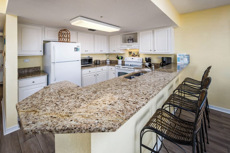 Breakfast Bar Seating - Enjoy lunch or a cup of coffee at this breakfast bar seating