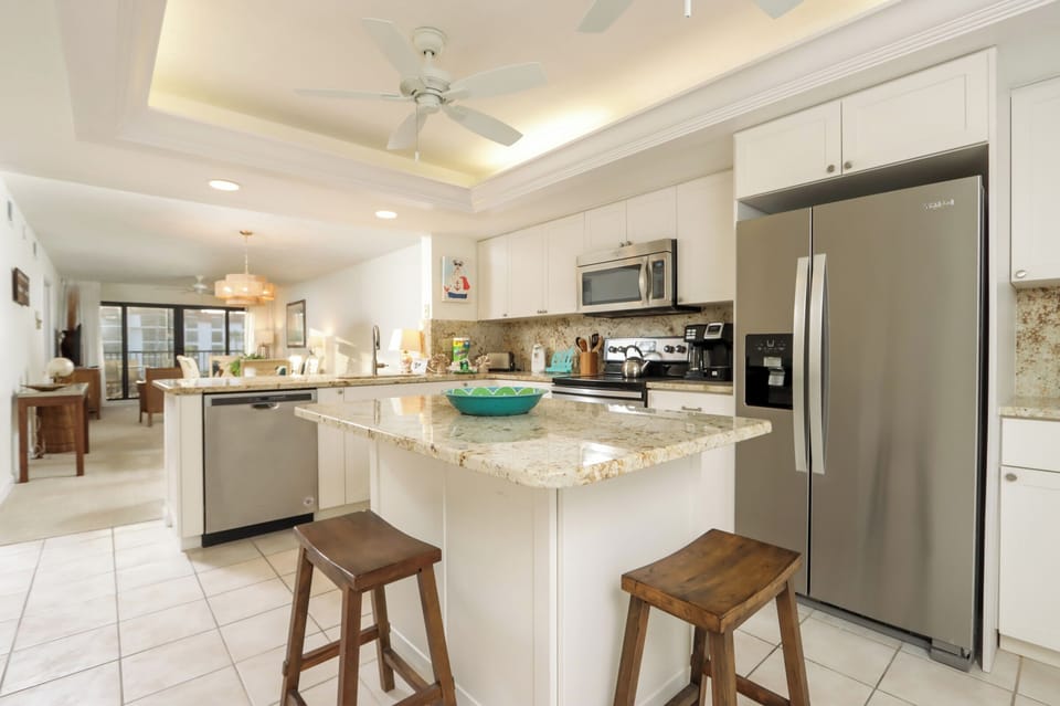 Kitchen with island and breakfast bar