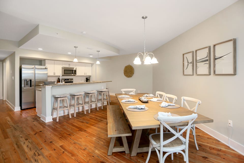 Dining & Kitchen Area