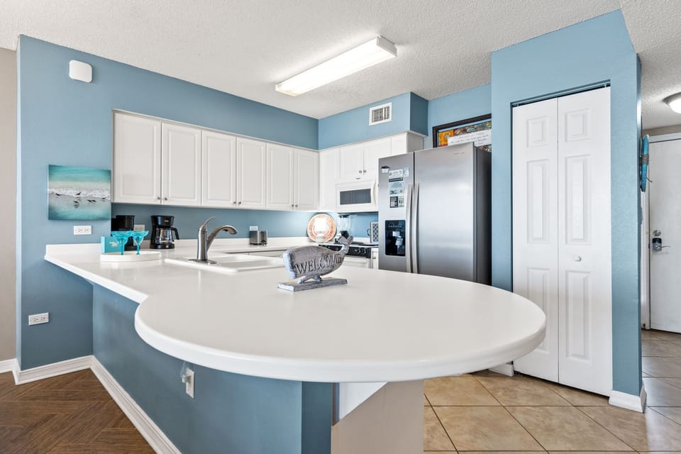 Kitchen - Ample counter space