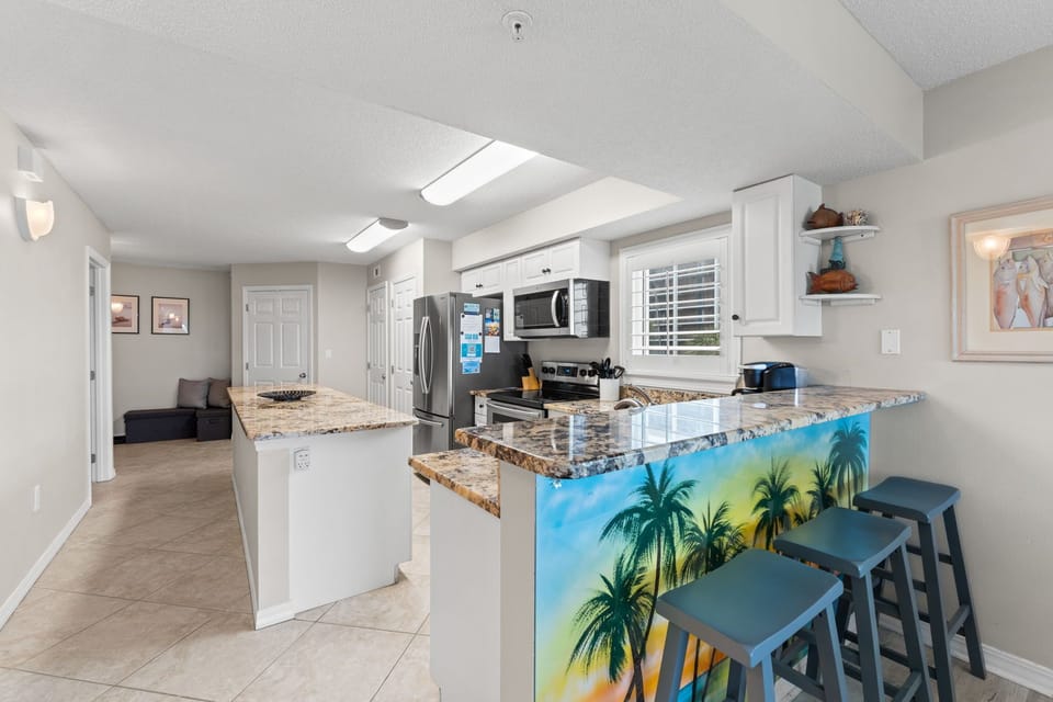 Kitchen - Additional seating at the breakfast bar.