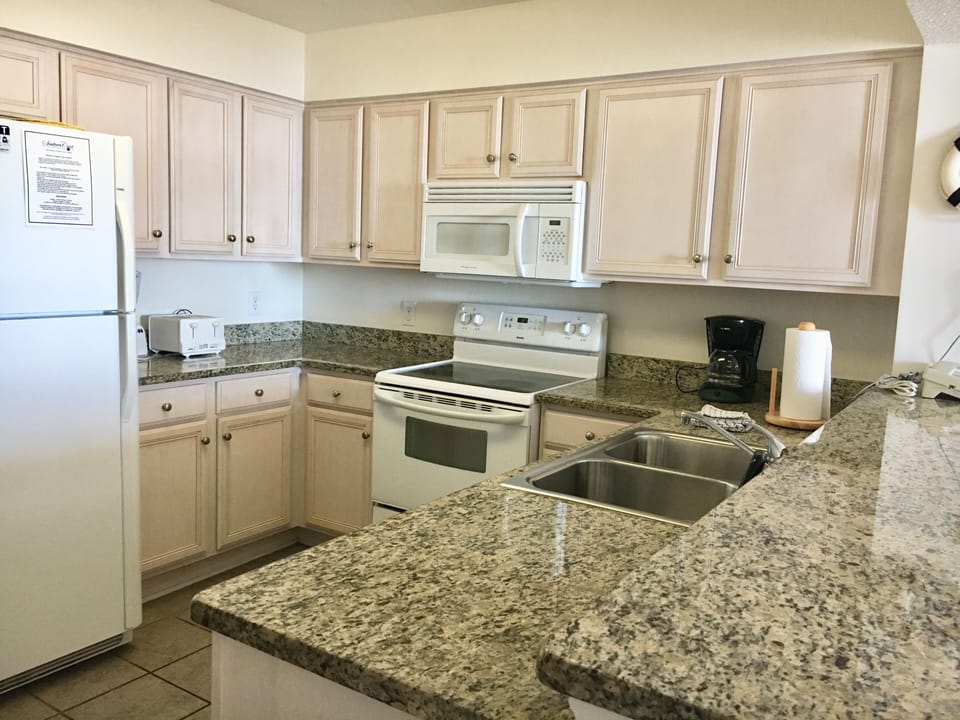 Kitchen - Fully Equipped kitchen to prepare your family meals or beach snacks.