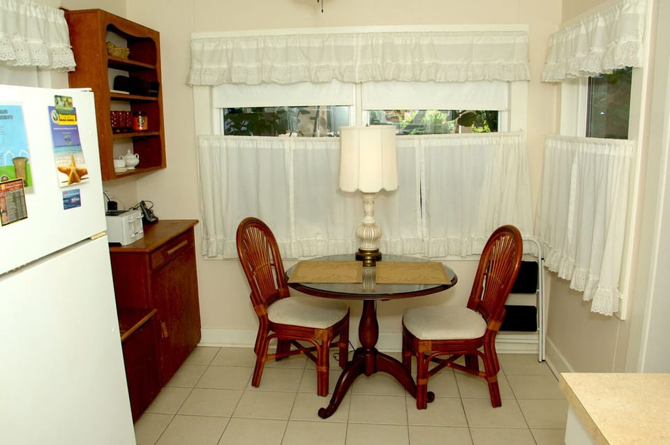 Kitchen 2 seat breakfast nook