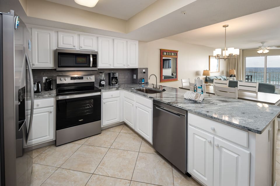 Kitchen - A spacious kitchen to prepare your vacation meals with all its major appliances