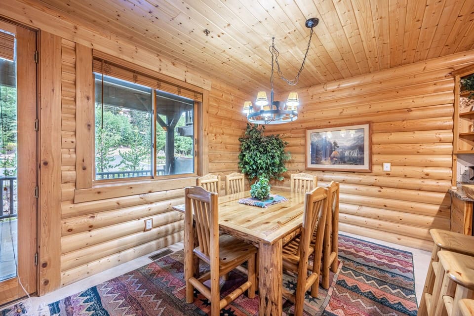 Comfortable hardwood dining table with seating for up to 6 guests; additional seating is available at the breakfast bar