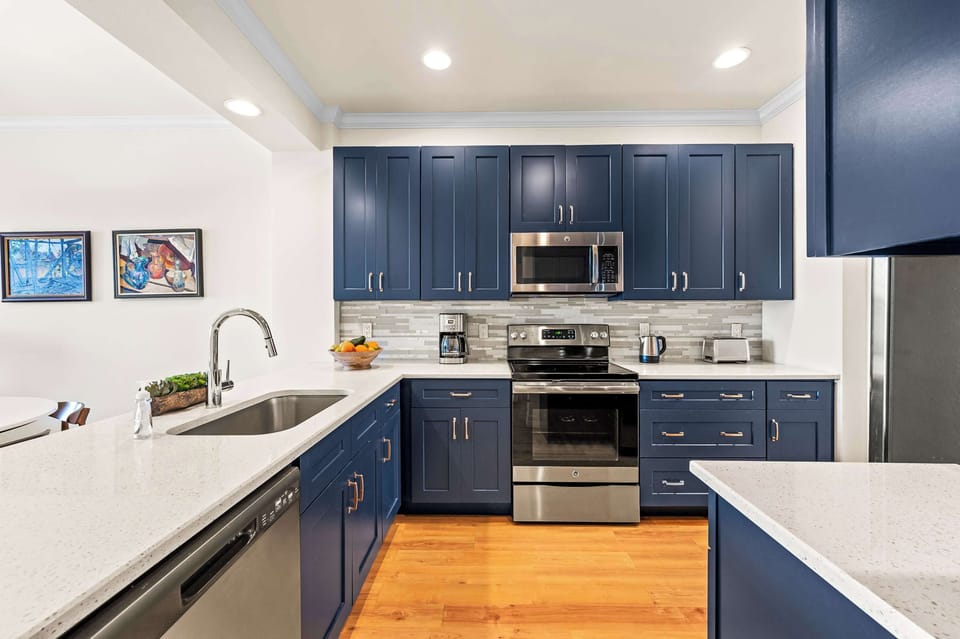 Fully Stocked Kitchen with Luxury Appliances. Newly refurbished