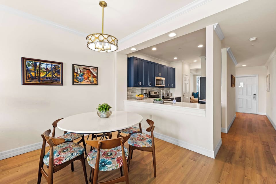 Dining Room with Seating for 5; All New Decor and Furnishings! Enjoy Beautiful Golf Views While Enjoying a Home Cooked Meal!