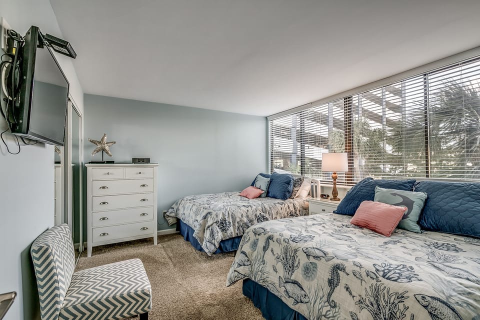 Guest bedroom 2 with two queen beds
