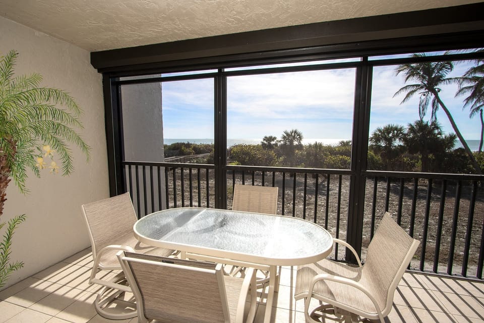 Screened lanai with outdoor dining table