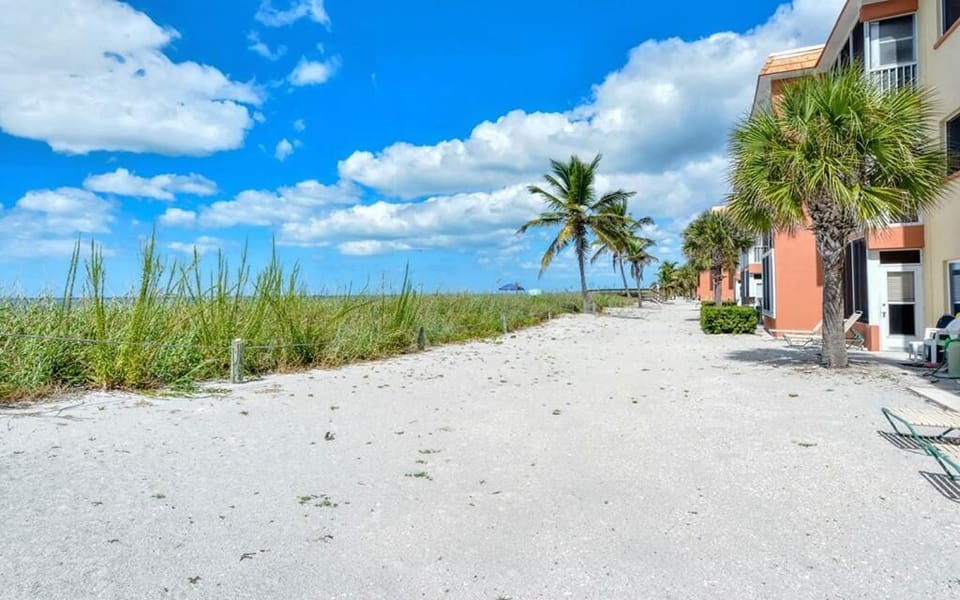 Fisherman's Cove private beach walkway