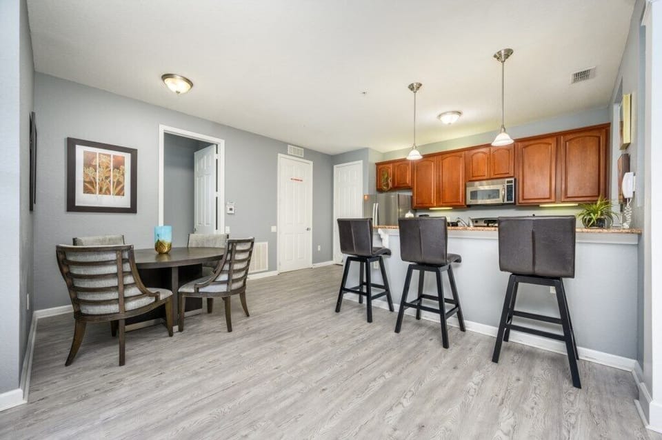 Breakfast Bar and Dining Table