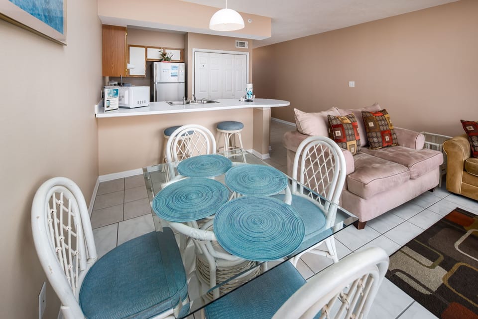Dining area - The dining area is conveniently located in close proximity to the kitchen.
