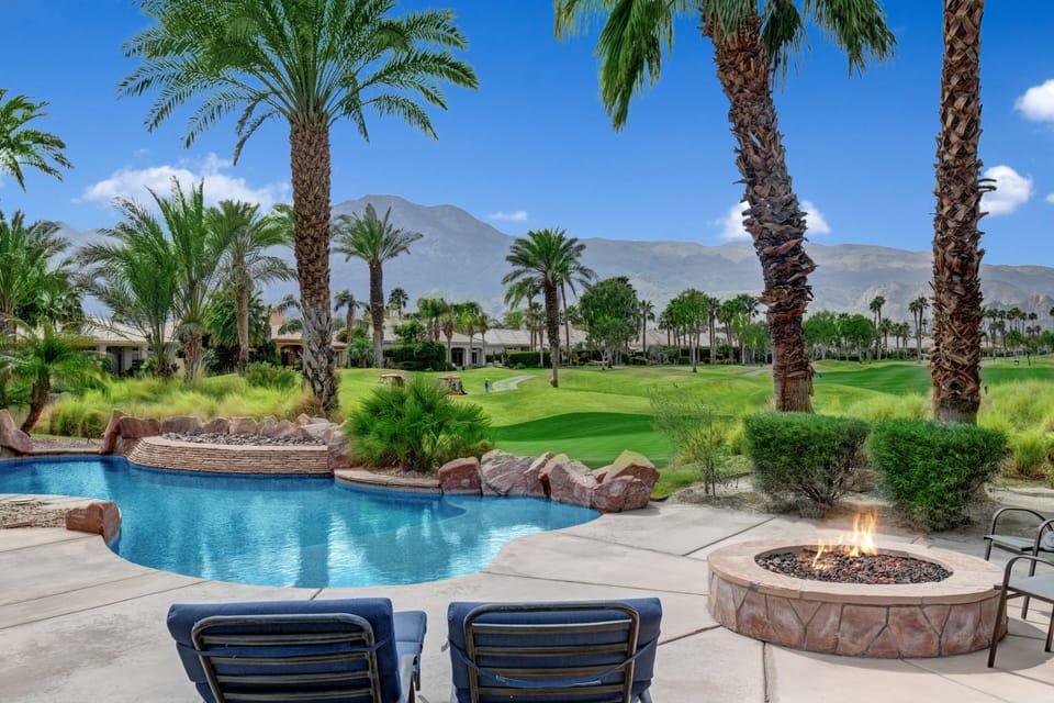 Pool w/ Fire Pit