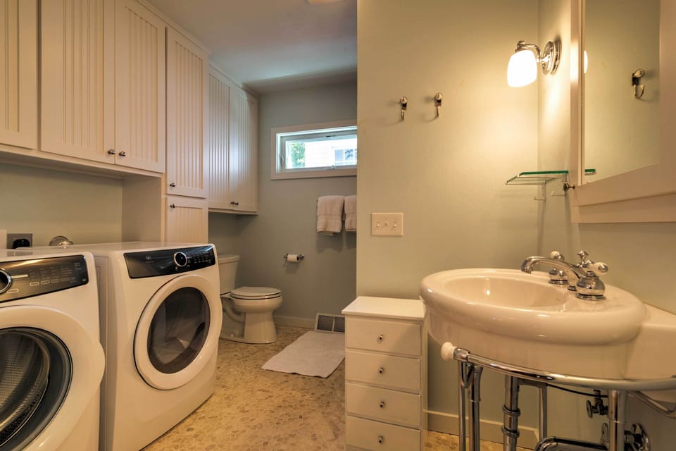 En-Suite Bathroom | Towels Provided
