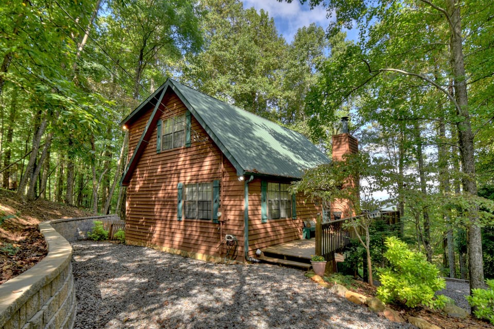 Gorgeous North Georgia Mountain view at the WindRush cabin rental in Ellijay