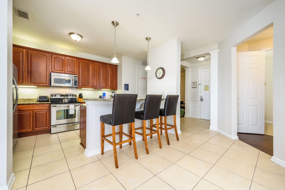 Kitchen with Breakfast Bar